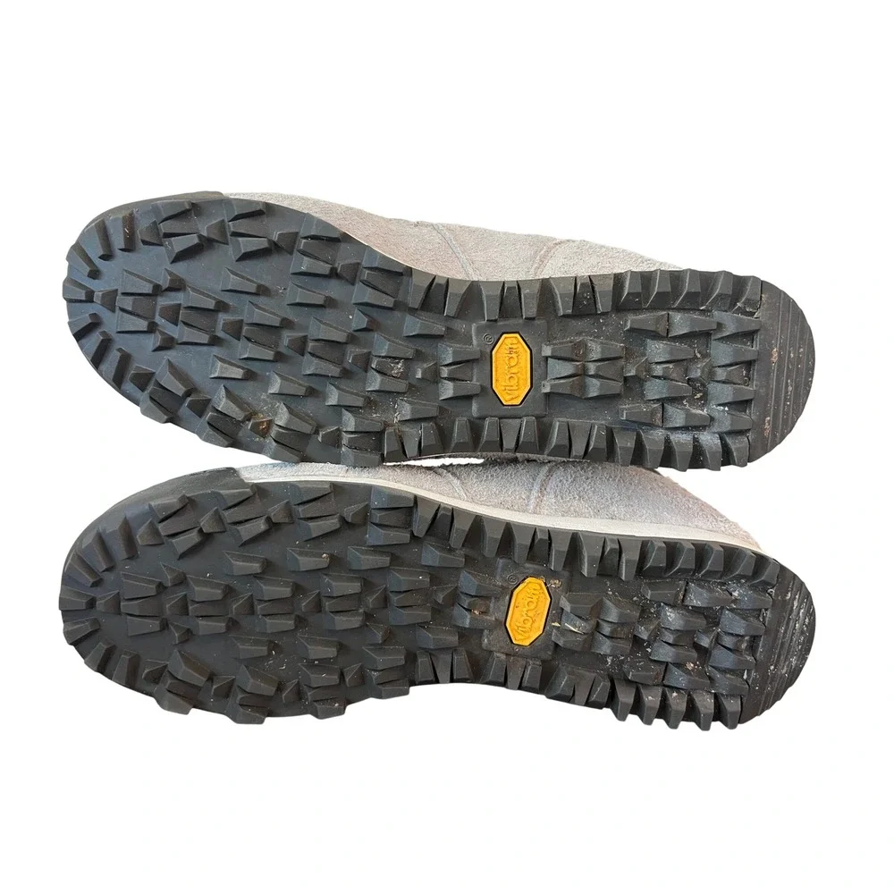 New Balance Rainier Hiking Boots Grey Suede Vibram Mens 9 URAINAD